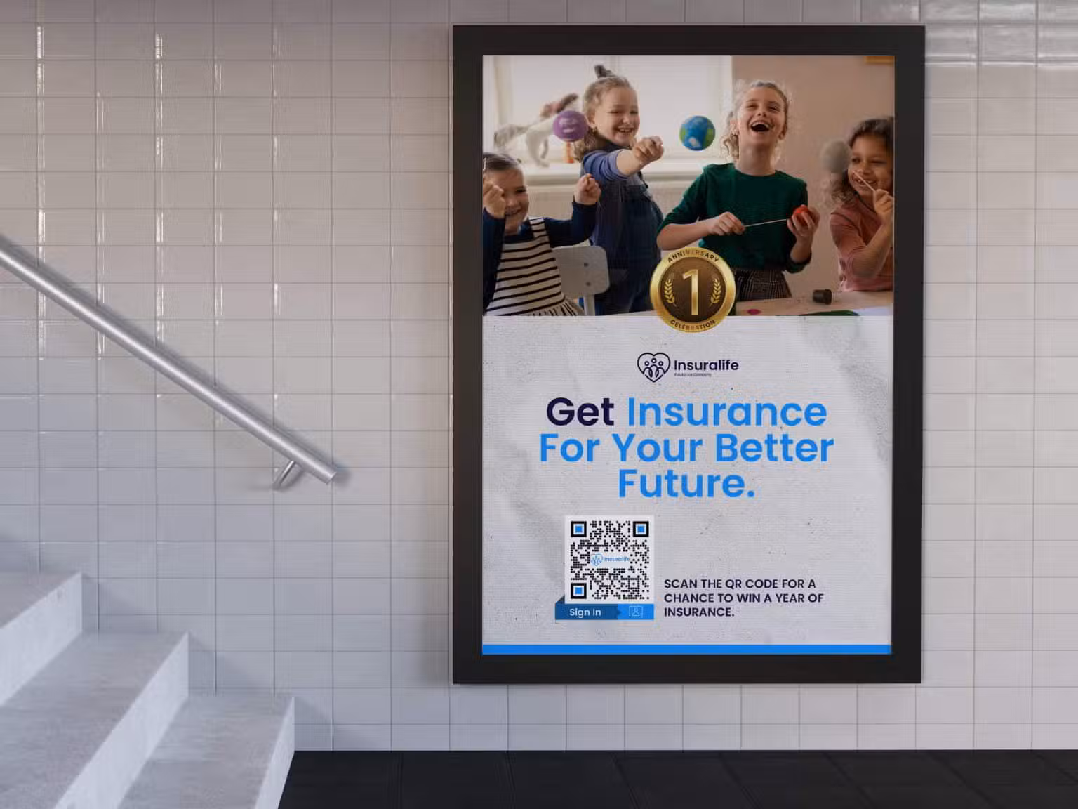 une affiche montrant des enfants qui rient pour une assurance